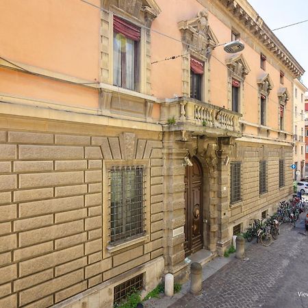 Goito Luxury Apartment, In The Historical Center Болонья Екстер'єр фото